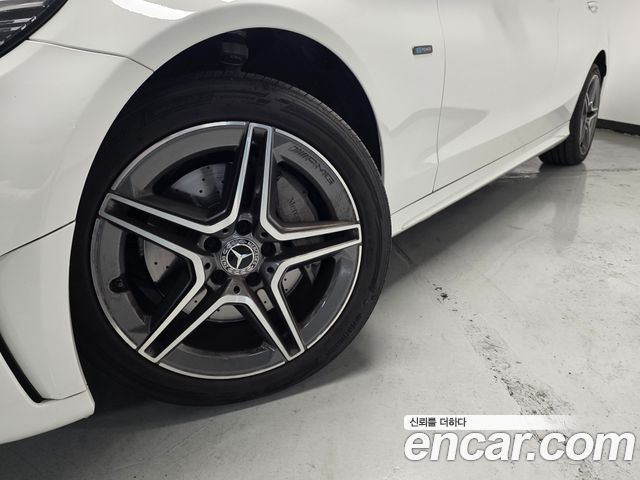 Mercedes-Benz C-Class C300e 4MATIC AMG Line