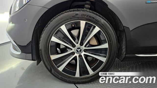 Mercedes-Benz E-Class E300e 4MATIC Exclusive