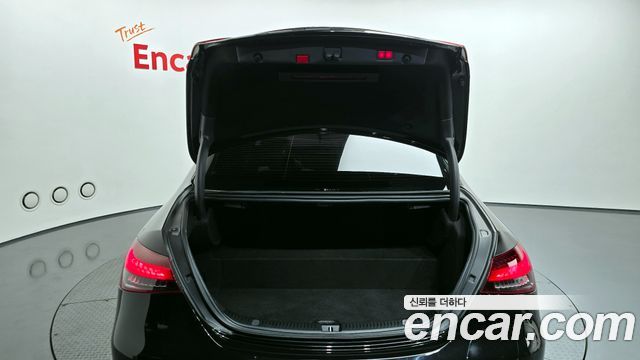 Mercedes-Benz E-Class E300e 4MATIC Exclusive