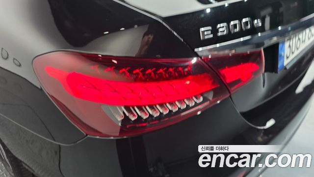 Mercedes-Benz E-Class E300e 4MATIC Exclusive