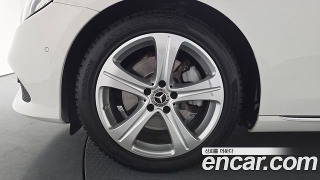 Mercedes-Benz E-Class E200 Avantgarde