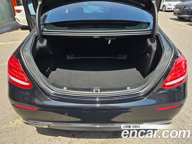 Mercedes-Benz E-Class E200 Avantgarde