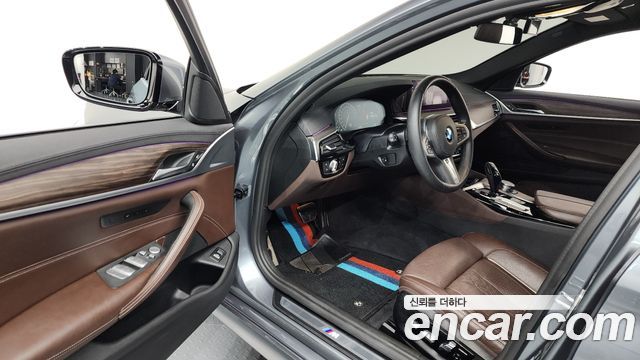 BMW 5-Series 530i M Sport Package Plus
