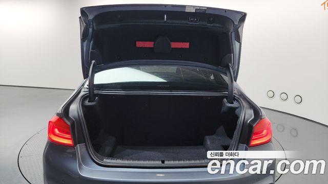 BMW 5-Series 530i M Sport Package Plus