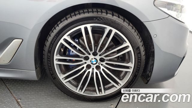 BMW 5-Series 530i M Sport Package Plus