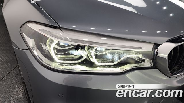 BMW 5-Series 530i M Sport Package Plus