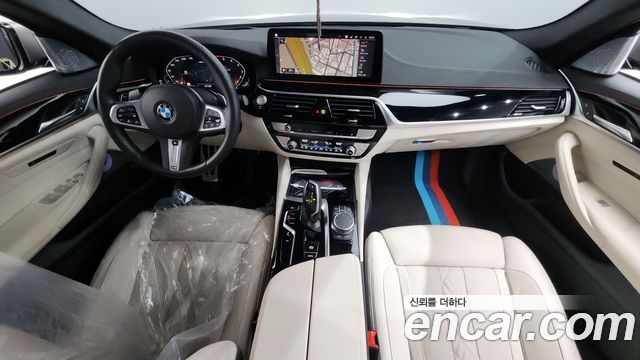BMW 5-Series M550i xDrive