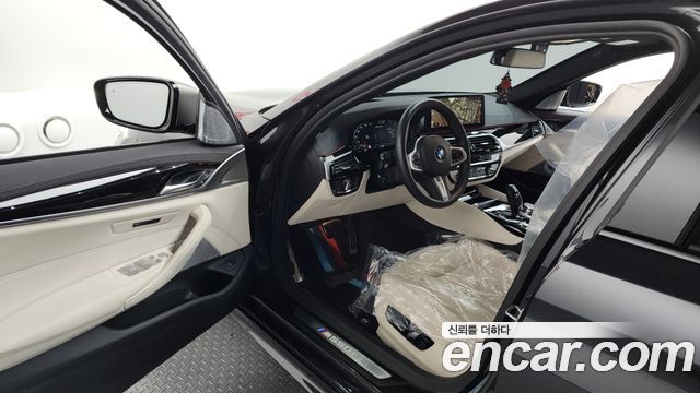 BMW 5-Series M550i xDrive