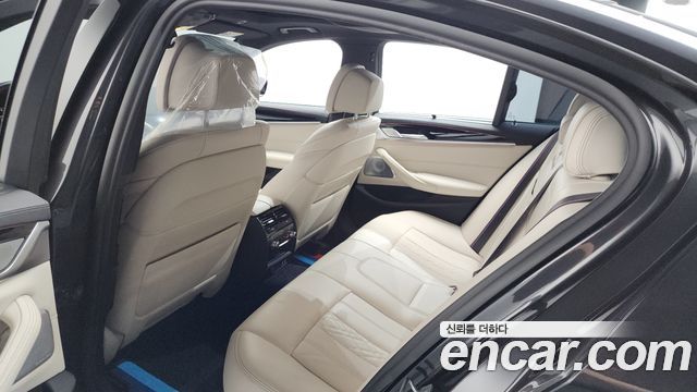 BMW 5-Series M550i xDrive