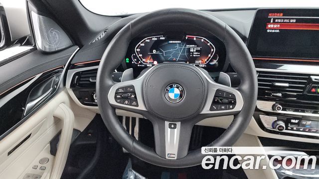 BMW 5-Series M550i xDrive