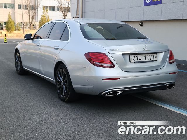 Mercedes-Benz E-Class E200 Avantgarde