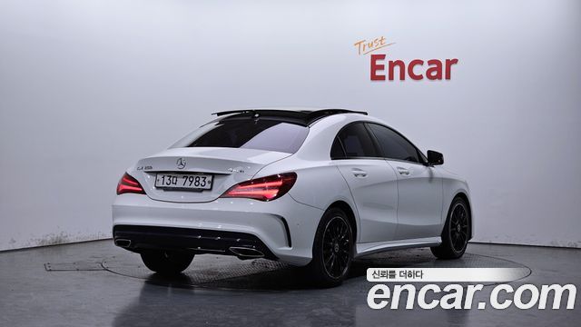 Mercedes-Benz CLA-Class CLA250 4MATIC AMG Line