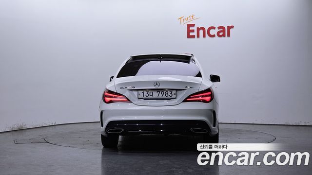 Mercedes-Benz CLA-Class CLA250 4MATIC AMG Line