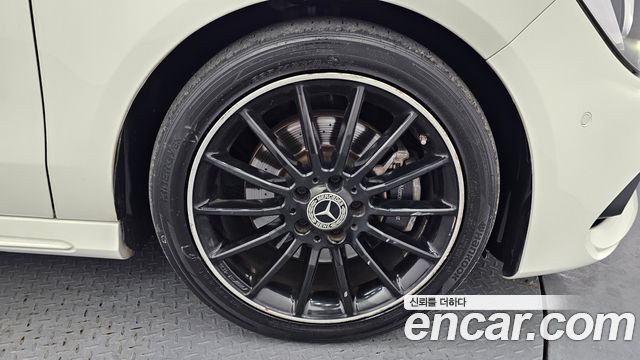 Mercedes-Benz CLA-Class CLA250 4MATIC AMG Line