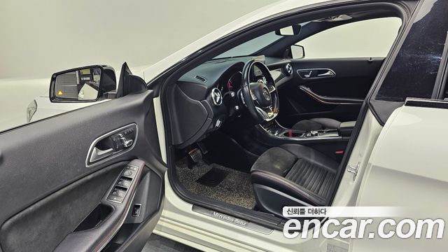 Mercedes-Benz CLA-Class CLA250 4MATIC AMG Line