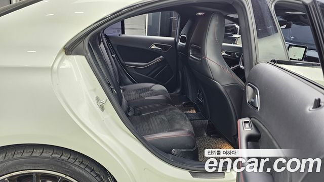 Mercedes-Benz CLA-Class CLA250 4MATIC AMG Line