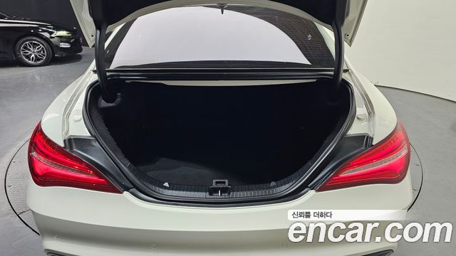 Mercedes-Benz CLA-Class CLA250 4MATIC AMG Line