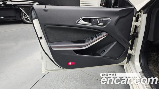 Mercedes-Benz CLA-Class CLA250 4MATIC AMG Line