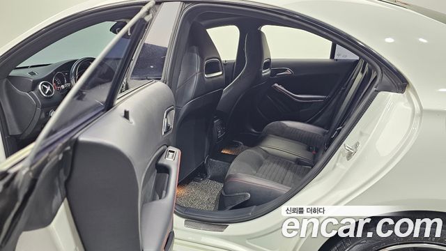 Mercedes-Benz CLA-Class CLA250 4MATIC AMG Line