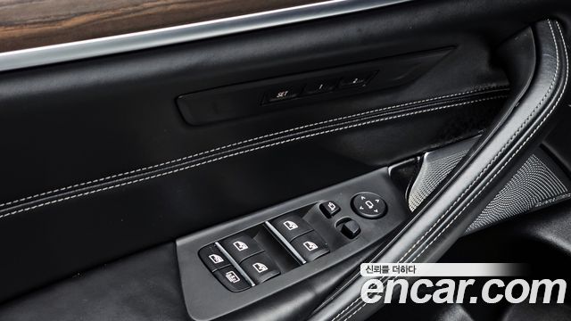 BMW 5-Series 530i xDrive M Sport Package Plus