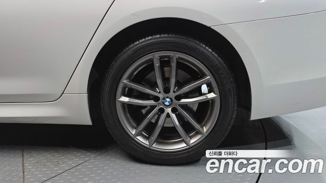 BMW 5-Series 520d xDrive M Sport Package