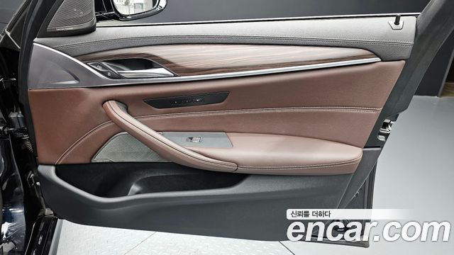 BMW 5-Series 530i xDrive M Sport Package