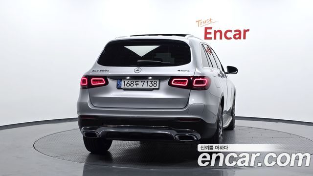Mercedes-Benz GLC-Class GLC300e 4MATIC