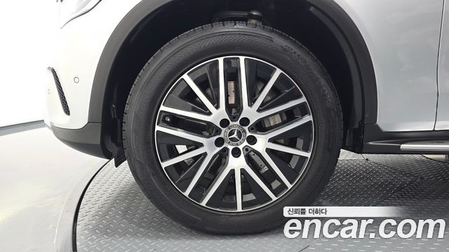 Mercedes-Benz GLC-Class GLC300e 4MATIC
