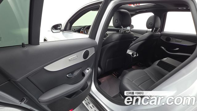 Mercedes-Benz GLC-Class GLC300e 4MATIC