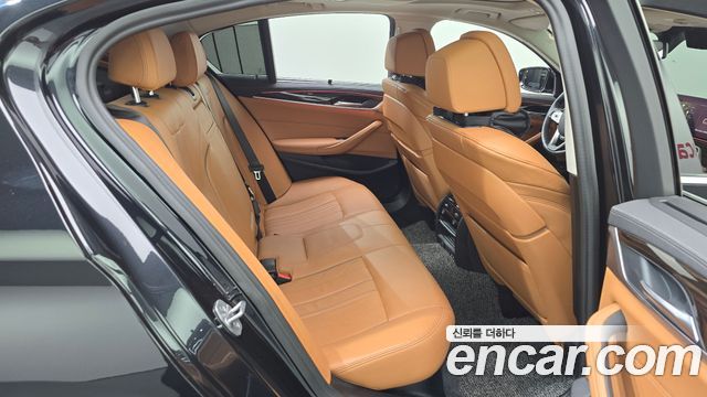 BMW 5-Series 520i Luxury