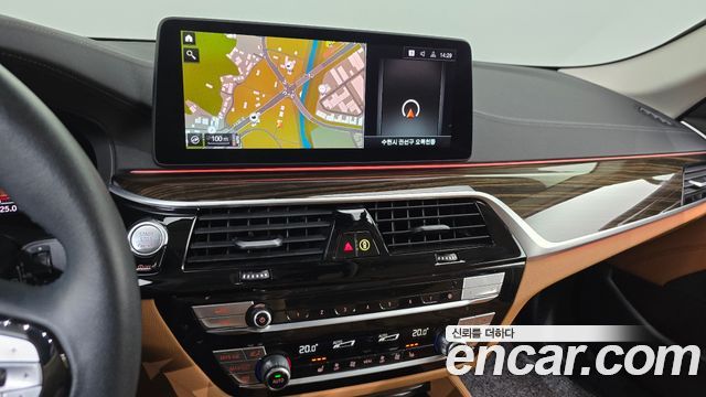 BMW 5-Series 520i Luxury
