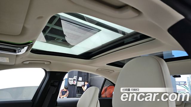 Mercedes-Benz E-Class E200 Avantgarde