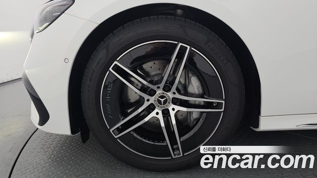 Mercedes-Benz E-Class E300 4MATIC AMG Line