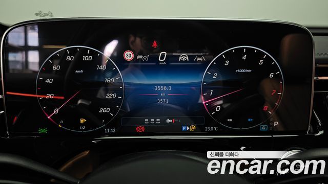 Mercedes-Benz E-Class E300 4MATIC AMG Line
