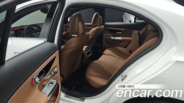 Mercedes-Benz E-Class E300 4MATIC AMG Line