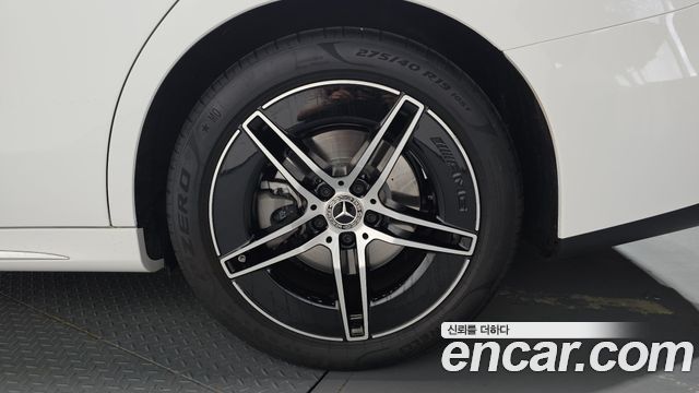 Mercedes-Benz E-Class E300 4MATIC AMG Line