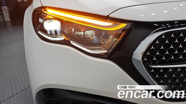 Mercedes-Benz E-Class E300 4MATIC AMG Line