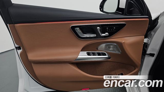 Mercedes-Benz E-Class E300 4MATIC AMG Line
