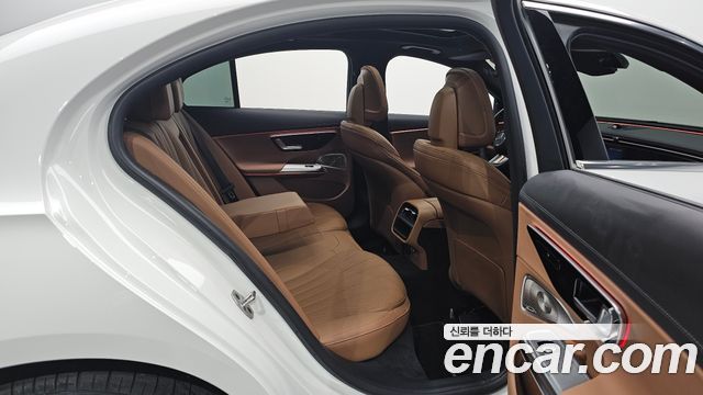 Mercedes-Benz E-Class E300 4MATIC AMG Line