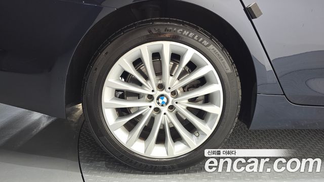 BMW 5-Series 530i xDrive Luxury Plus