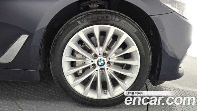 BMW 5-Series 530i xDrive Luxury Plus