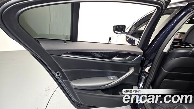 BMW 5-Series 530i xDrive Luxury Plus
