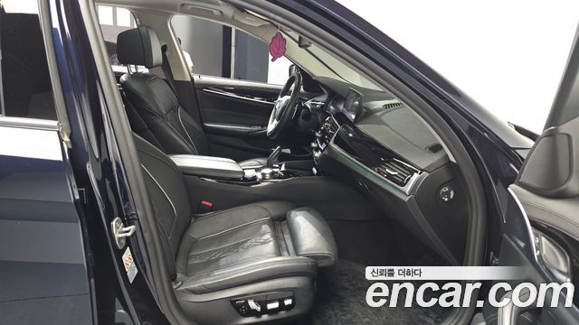 BMW 5-Series 530i xDrive Luxury Plus