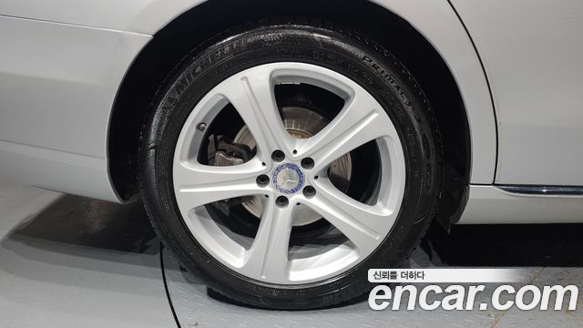 Mercedes-Benz E-Class E220d Avantgarde