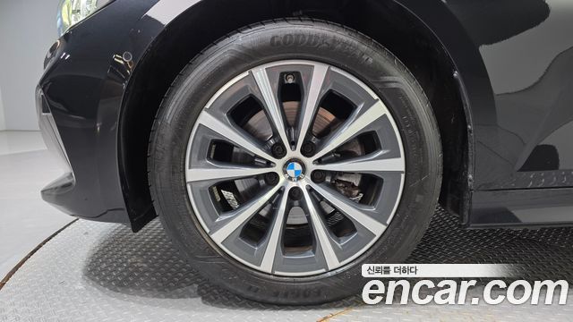 BMW 3-Series 320i