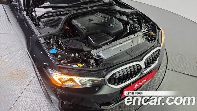 BMW 3-Series 320i