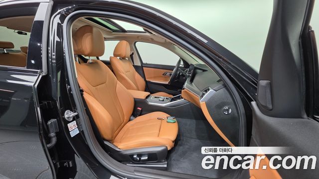 BMW 3-Series 320i