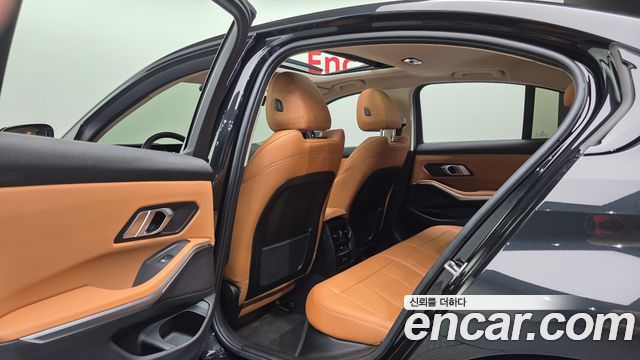 BMW 3-Series 320i
