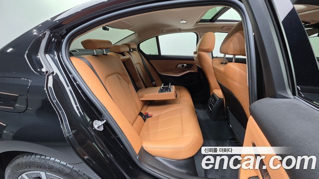BMW 3-Series 320i