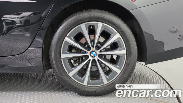 BMW 3-Series 320i